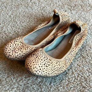 Chelsea & Violet calf hair grommet cheetah print ballet flats pull on shoe 7.5
